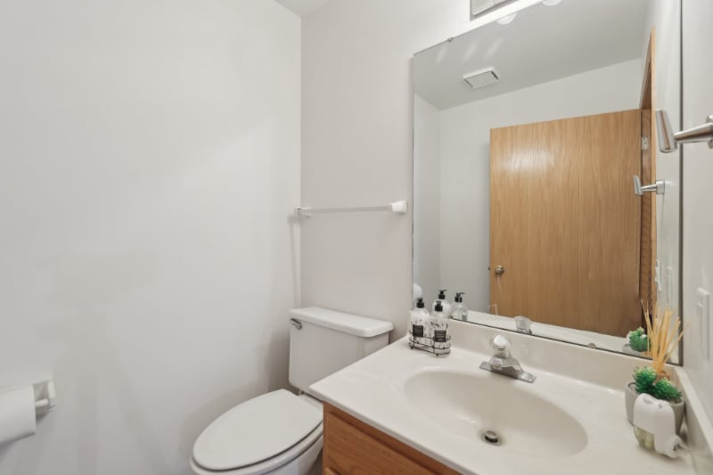 Building Photo - 1216 N High Point Rd