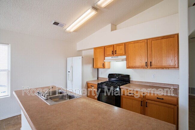 Building Photo - 1900 Cielo Oeste Pl NW