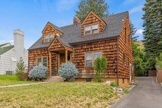 Building Photo - Super Cute Home on the Terrace