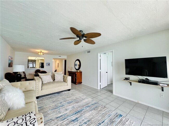 Building Photo - 10680 S Ocean Dr