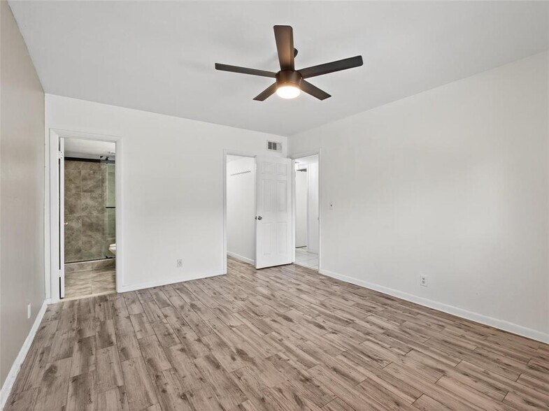 Building Photo - 8400 W Sample Rd