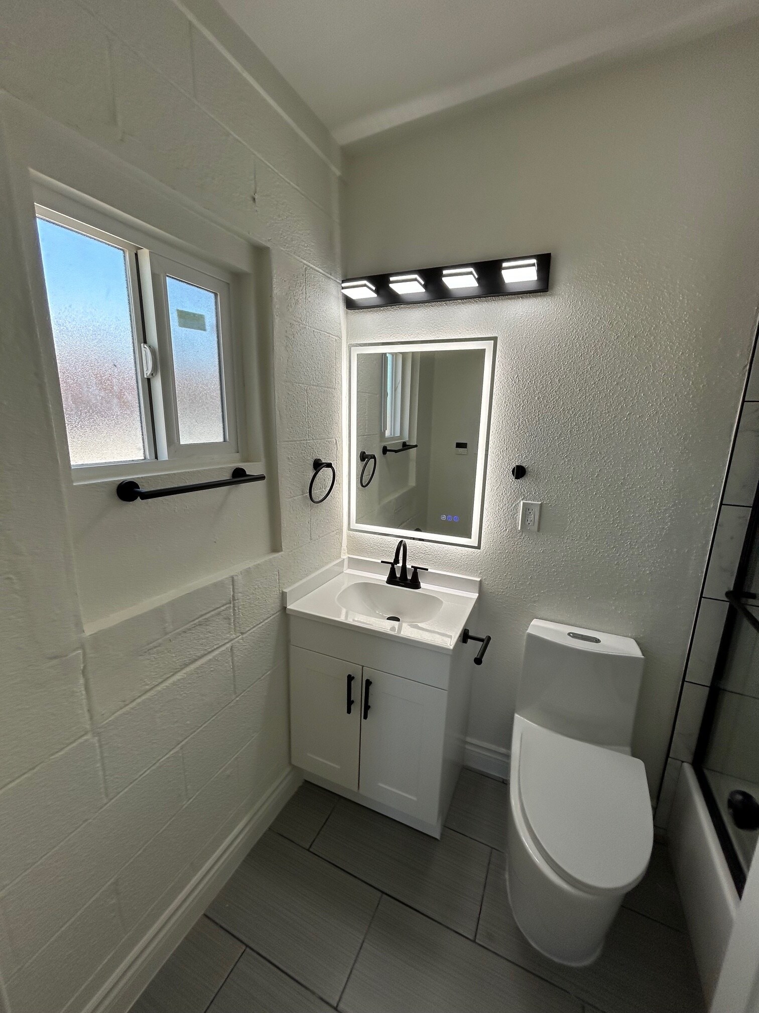 Building Photo - 210 W Monroe Ave