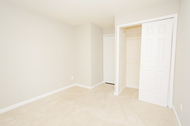 Building Photo - 2815 Lee Oaks Ct
