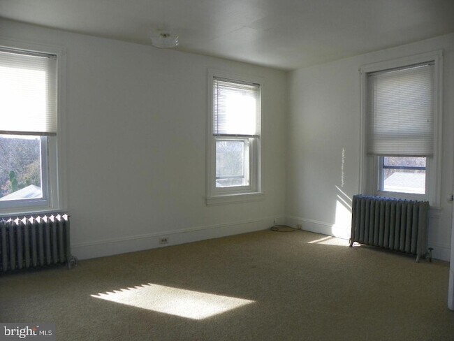Building Photo - 514 S High St