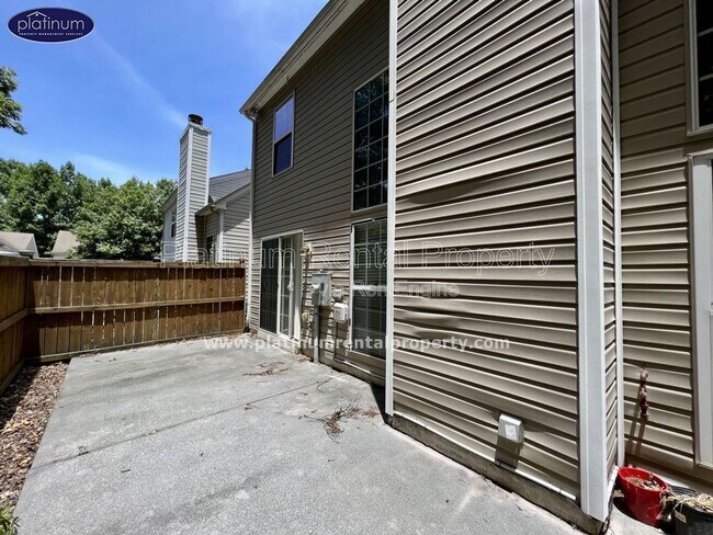 Building Photo - 1751 Bentridge Dr