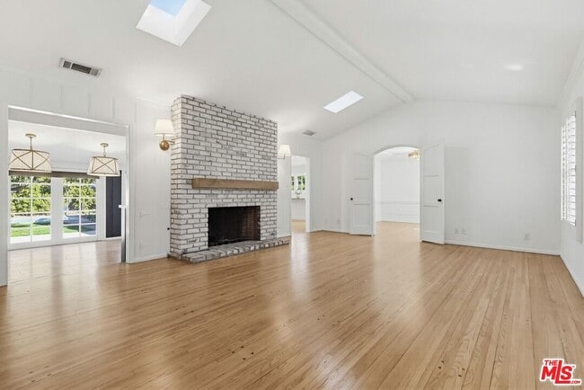 Building Photo - 12005 Hesby St