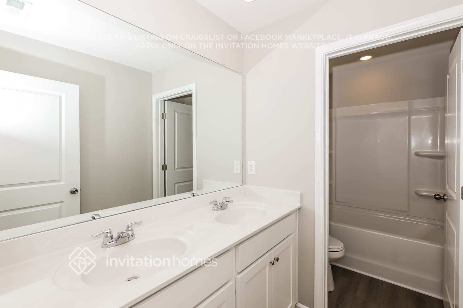 Building Photo - 521 Almere Dr