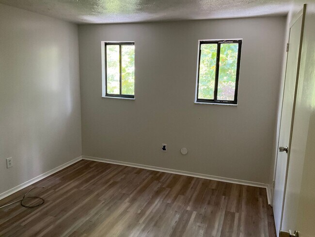Building Photo - 3 Bed 2 Bath- Cannonsburg PA