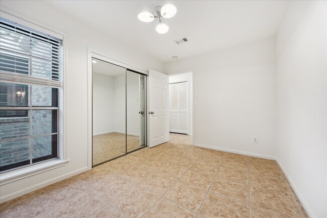 Building Photo - 6721 Belmont St