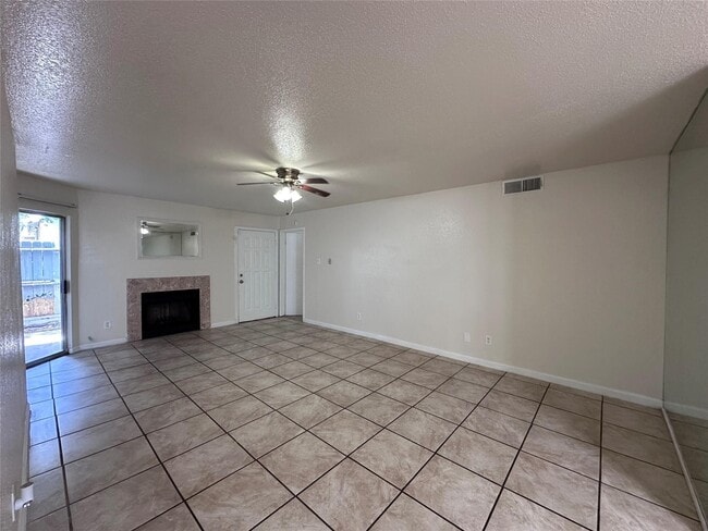 Primary Photo - 9700 Leawood Blvd