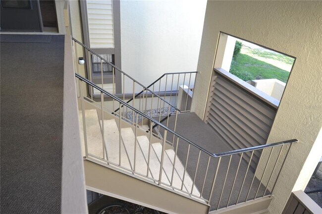 Building Photo - 226 Woodlake Wynde
