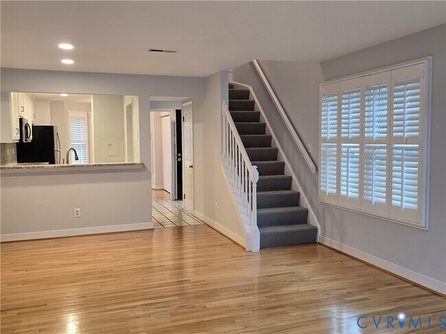 Building Photo - 1308 Maple Ave