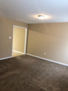 Building Photo - 132 Jesters Ln