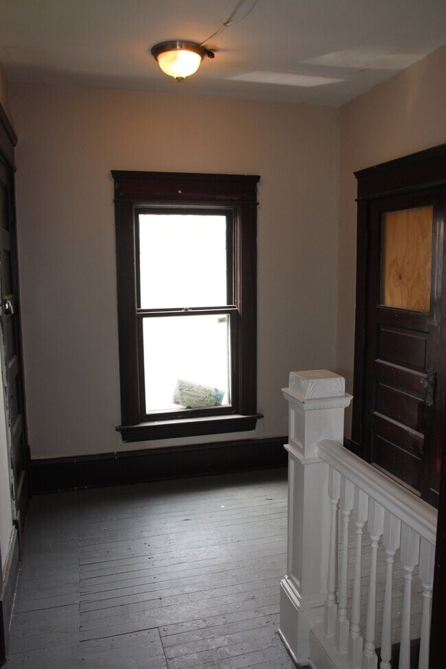 Building Photo - 3910 Carlyle Ave
