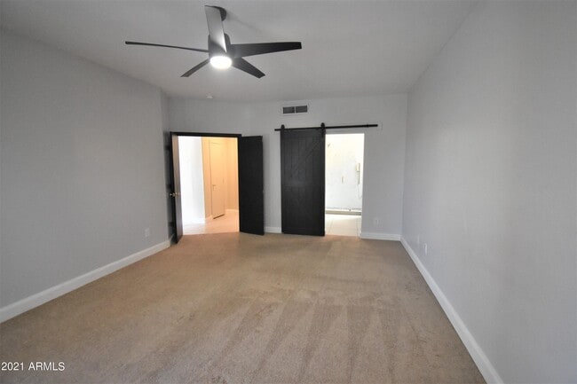 Building Photo - 768 E Irma Ln