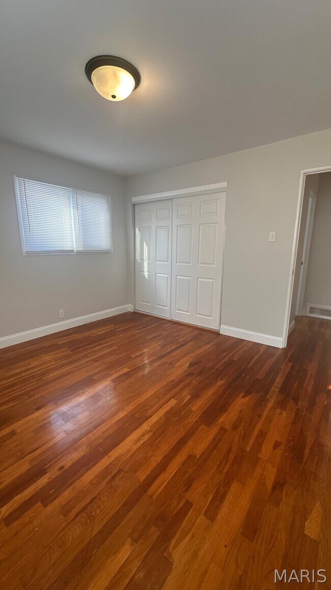 Building Photo - 3437 Elmhurst Dr