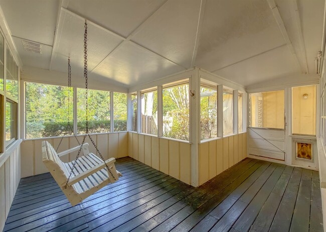 Building Photo - 514 Glenview Dr