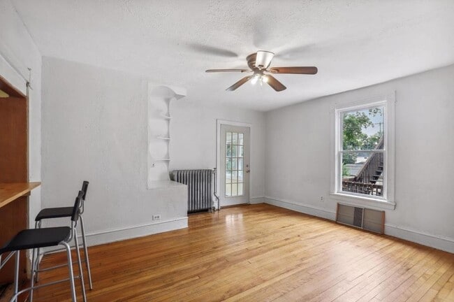 Building Photo - 2515 Lyndale Ave S