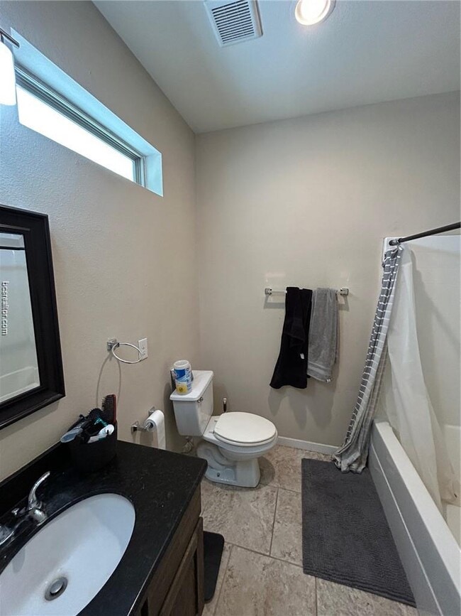 Building Photo - 806 Nimitz St