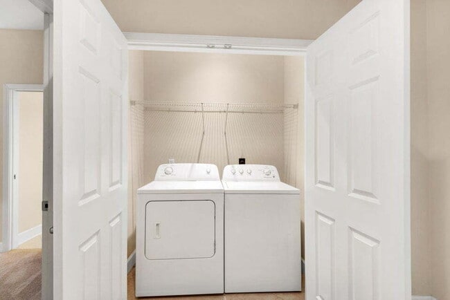 Building Photo - Charming 2-Bed, 2.5-Bath Townhouse Retreat in the Heart of Fort Walton Beach!