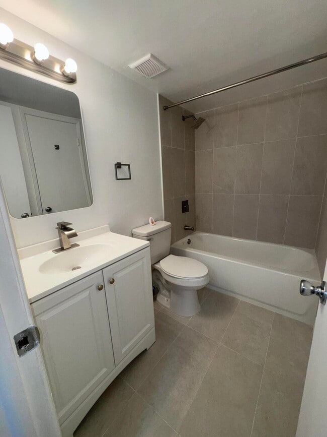 Building Photo - 9968 Nob Hill Ln