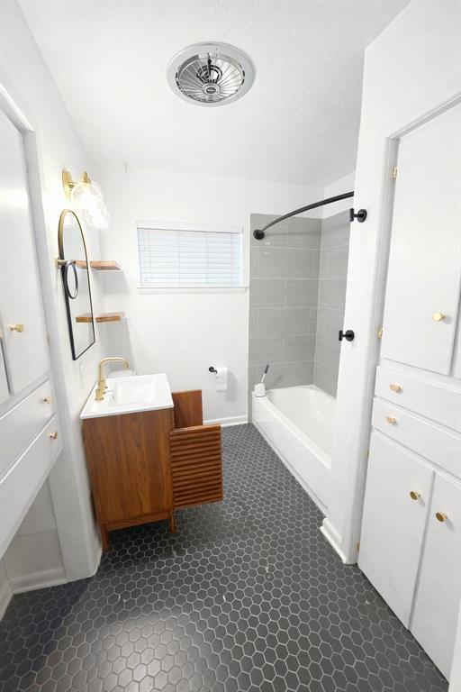 Building Photo - 1919 Sumner Dr