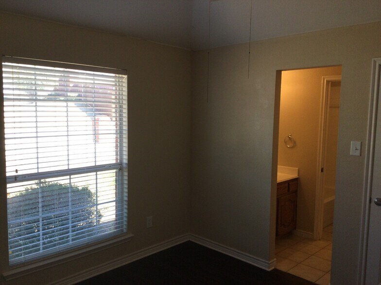 Building Photo - 1201 Hampton Bay Dr