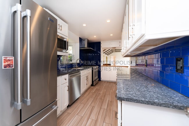 Building Photo - 7461 W Mercer Way