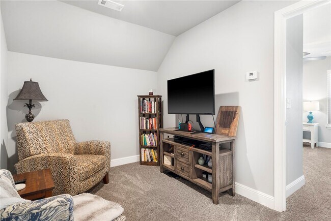 Building Photo - 102 Manfield Ave