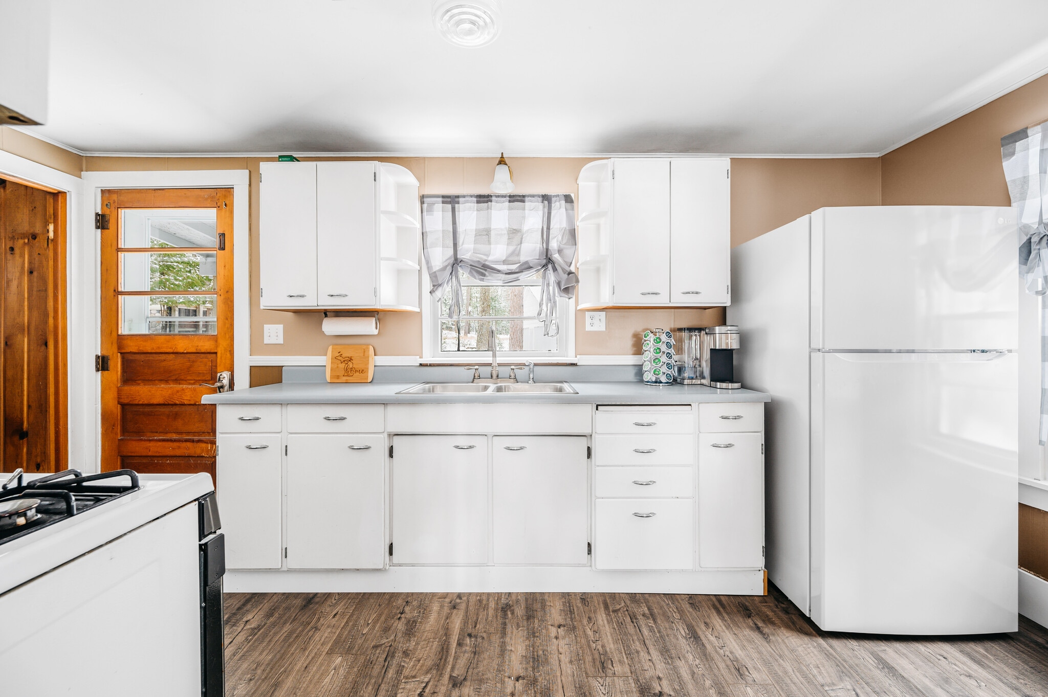 Building Photo - 586 Applegate Dr