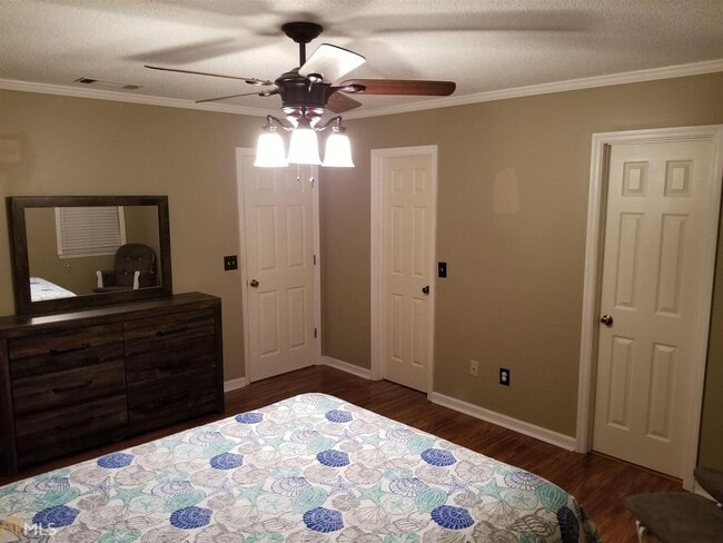 Building Photo - 2541 Westover Dr