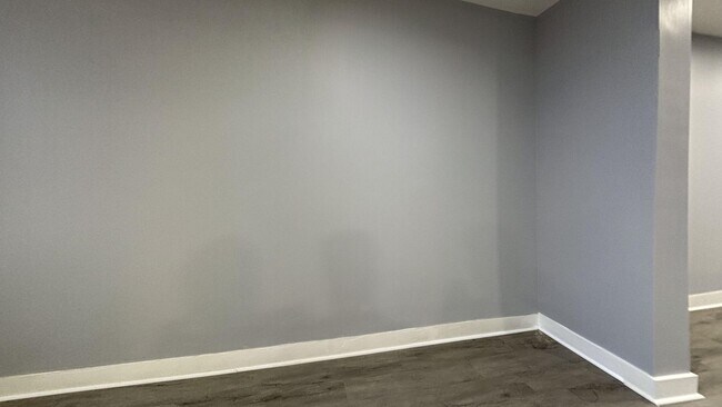 Building Photo - Cozy renovated 3 bedrrom!