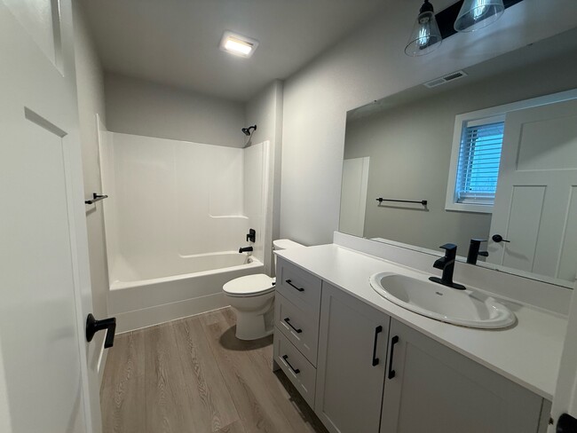 Building Photo - 651 Washington St