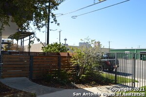 Building Photo - 714 N Cherry St