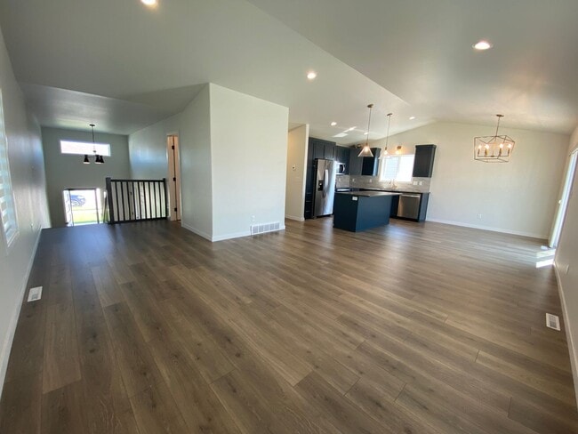 Building Photo - 3 bed, 2.5 bath South Fargo Home For Rent!