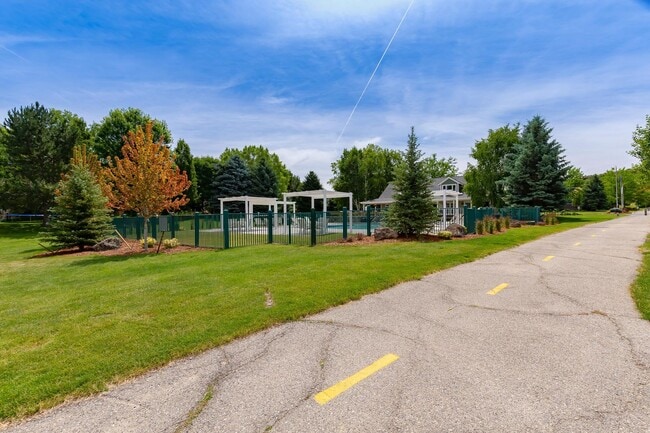 Building Photo - Luxury Condo in SE Boise's most desirable master planned community-Surprise Valley