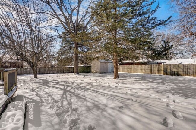 Building Photo - 3863 S Broadway Ave