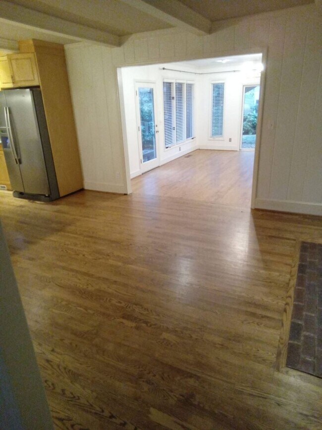 Building Photo - Beautiful Ranch Home in South Park!