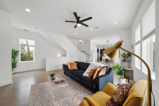 Building Photo - 3002 Hawkins St