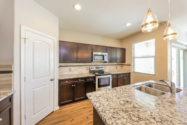 Building Photo - 2444 W Tamarisk Ave