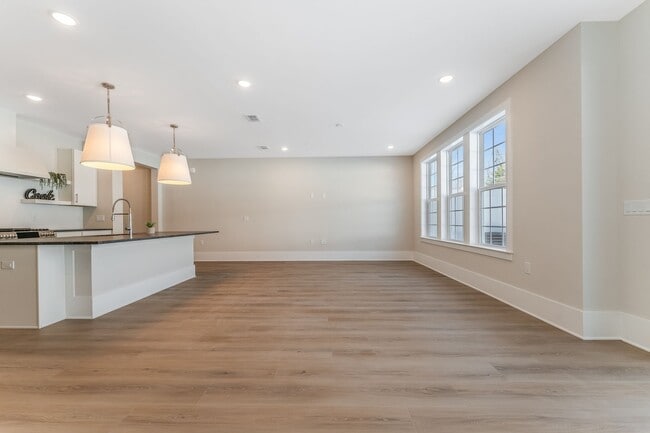 Building Photo - 175 Jasmine Dr