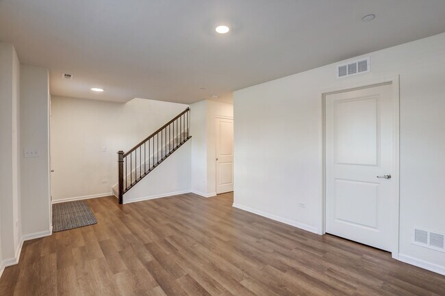 Building Photo - 2924 Reflection Dr