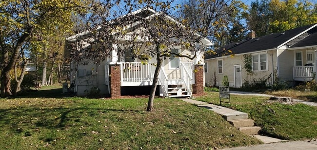 Building Photo - 2 bd, 1 ba house just east of downtown, co...