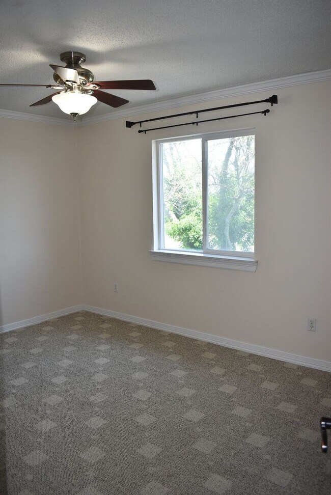 Building Photo - Beautiful Remodeled Home with 3 Bedrooms a...