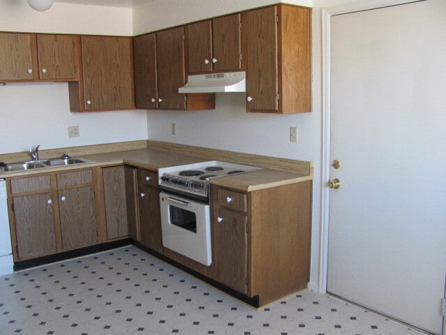 Large Kitchen! - 14404 E 22nd Pl