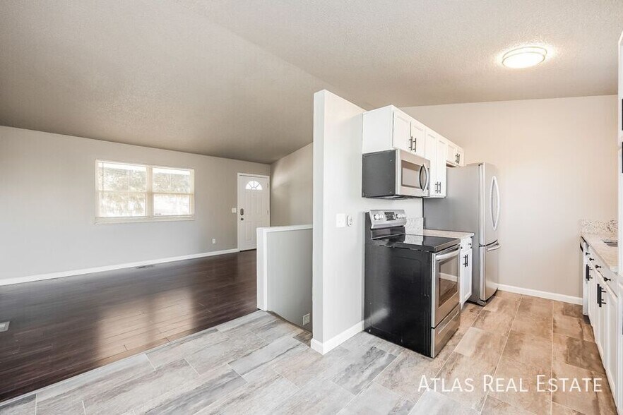 Building Photo - 2115 Bainbridge Rd