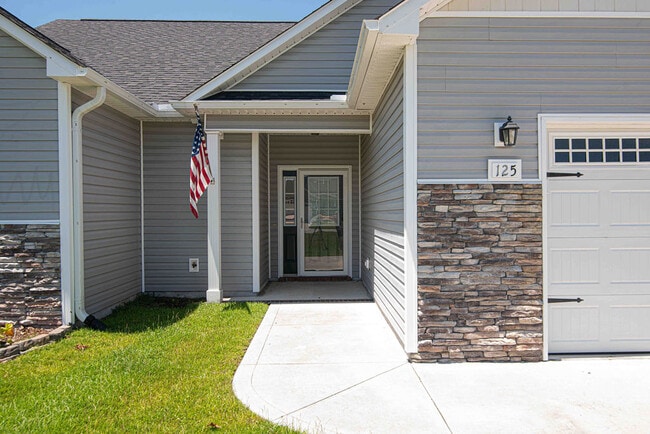 Building Photo - 125 Bridgeport Dr