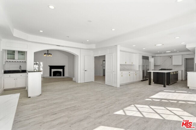 Building Photo - 3217 Hutton Dr