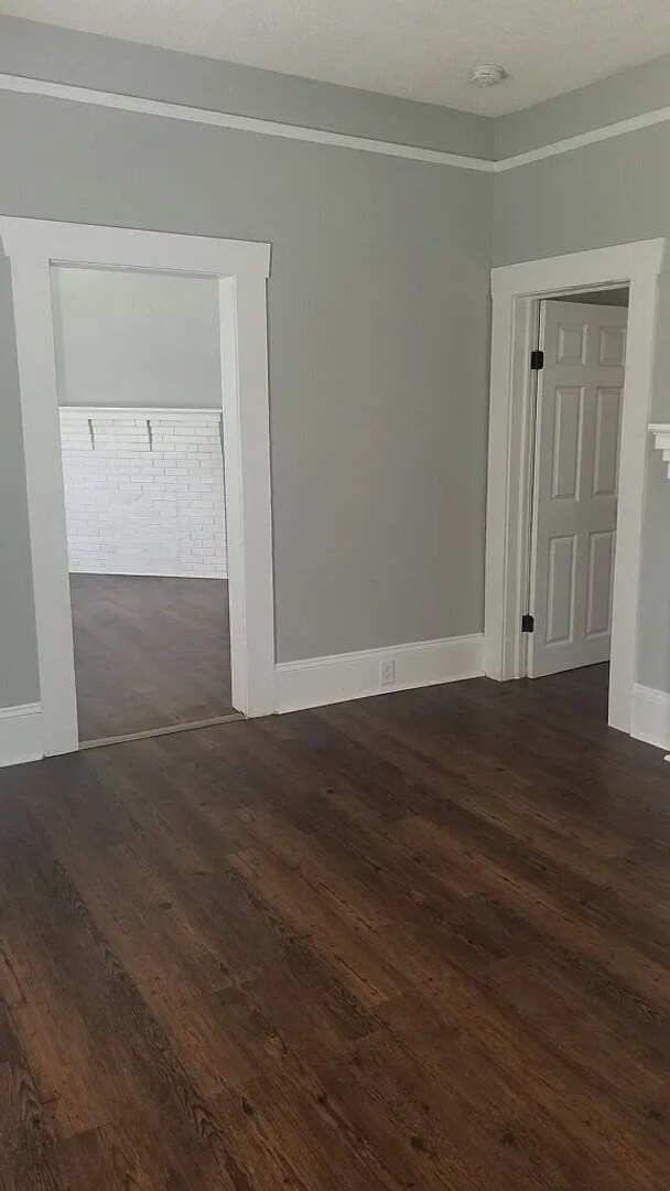 Building Photo - Spacious 2 Bedroom 1 Bathroom Home WIth Hu...