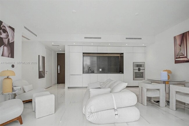 Building Photo - 300 Biscayne Blvd Way